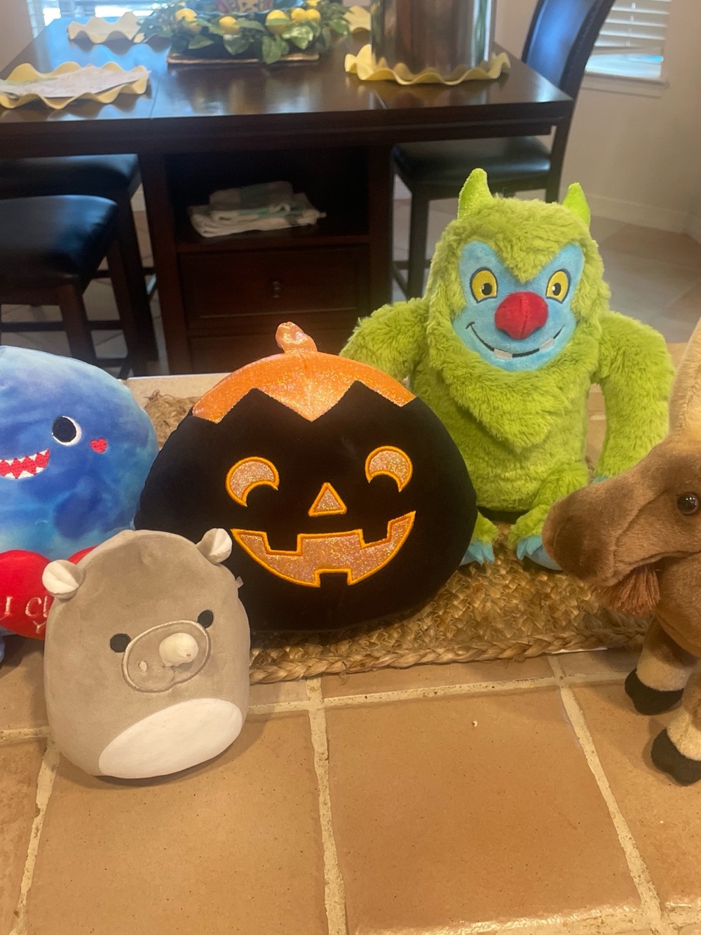 Bundle of plush toys